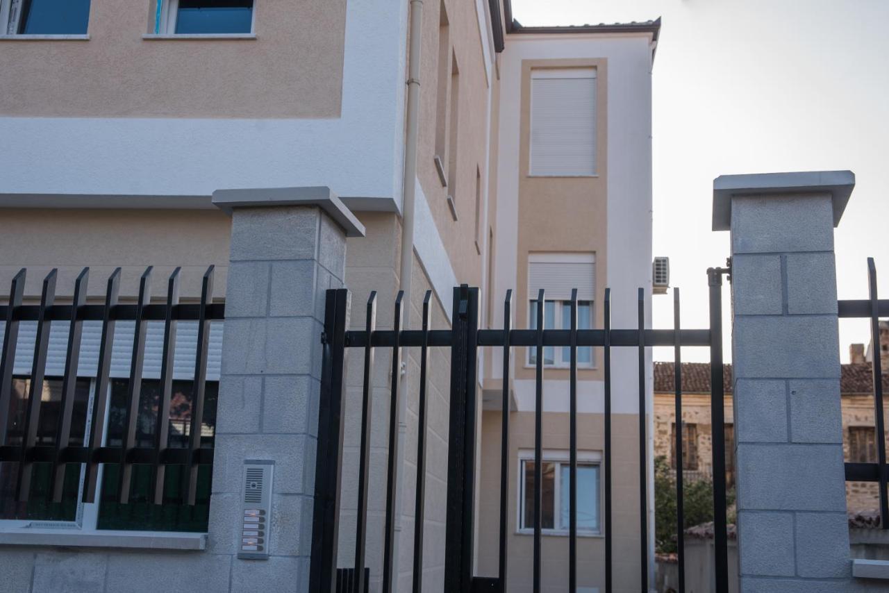 Panda Apartament Корча Экстерьер фото